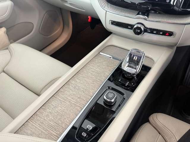 ＸＣ６０ アルティメット　Ｂ５　ＡＷＤ　４ＷＤ　サンルーフ　グーグル搭載車　３６０度カメラ　Ｈａｒｍａｎ　ｋａｒｄｏｎスピーカー　シートヒーター　ハンドルヒーター　シートクーラー　リアシートヒーター（28枚目）