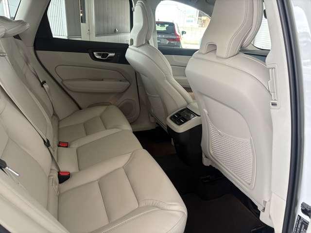 ＸＣ６０ アルティメット　Ｂ５　ＡＷＤ　４ＷＤ　サンルーフ　グーグル搭載車　３６０度カメラ　Ｈａｒｍａｎ　ｋａｒｄｏｎスピーカー　シートヒーター　ハンドルヒーター　シートクーラー　リアシートヒーター（31枚目）