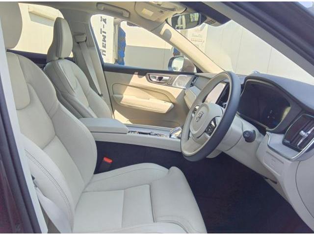 ＸＣ６０ アルティメット　Ｂ５　ＡＷＤ　４ＷＤ　３６０度カメラ　サンルーフ　ドライブレコーダー　グーグル搭載車両　Ｂ＆Ｗスピーカー　エアサスペンション装着車　　シートクーラー（13枚目）