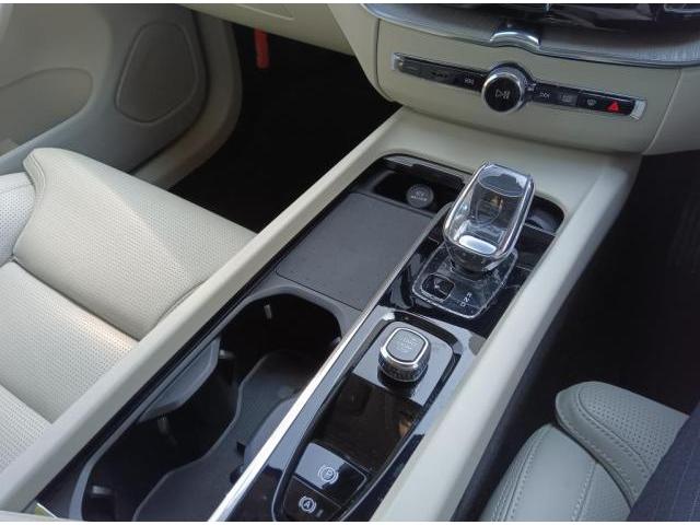 ＸＣ６０ アルティメット　Ｂ５　ＡＷＤ　４ＷＤ　３６０度カメラ　サンルーフ　ドライブレコーダー　グーグル搭載車両　Ｂ＆Ｗスピーカー　エアサスペンション装着車　　シートクーラー（16枚目）