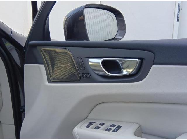 ＸＣ６０ アルティメット　Ｂ５　ＡＷＤ　４ＷＤ　３６０度カメラ　サンルーフ　ドライブレコーダー　グーグル搭載車両　Ｂ＆Ｗスピーカー　エアサスペンション装着車　　シートクーラー（18枚目）