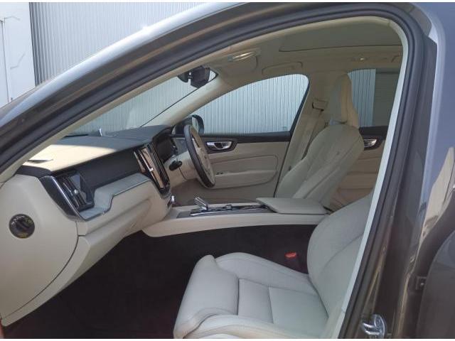 ＸＣ６０ アルティメット　Ｂ５　ＡＷＤ　４ＷＤ　３６０度カメラ　サンルーフ　ドライブレコーダー　グーグル搭載車両　Ｂ＆Ｗスピーカー　エアサスペンション装着車　　シートクーラー（20枚目）