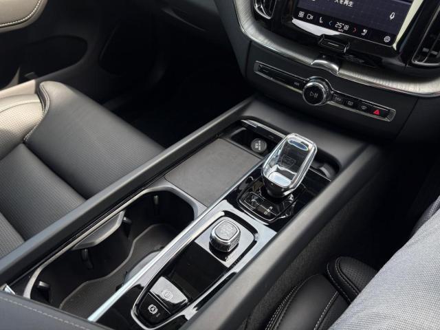 ＸＣ６０ ウルトラ　Ｂ５　ＡＷＤ　４ＷＤ　３６０度カメラ　サンルーフ　ドライブレコーダー　グーグル搭載車両　　シートクーラー（17枚目）