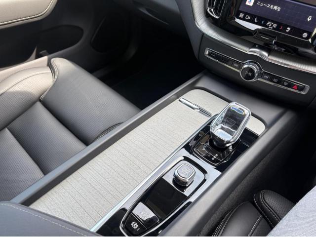 ＸＣ６０ ウルトラ　Ｂ５　ＡＷＤ　４ＷＤ　３６０度カメラ　サンルーフ　ドライブレコーダー　グーグル搭載車両　　シートクーラー（18枚目）