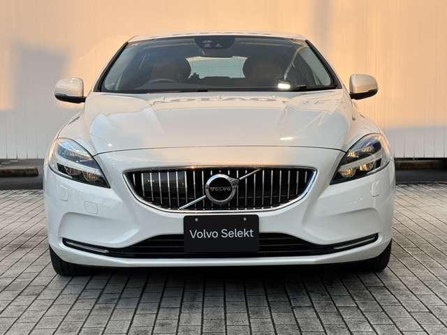 Ｖ４０ Ｔ３　インスクリプション　認定中古車・禁煙車・ブラックレザー・ｈａｒｍａｎ／ｋａｒｄｏｎ・シートヒーター・バックカメラ・純正ＨＤＤナビ・ＴＶ・Ｂｌｕｅｔｏｏｔｈ・パワーシート・シートメモリー（7枚目）