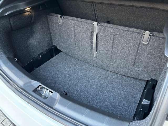 Ｖ４０ Ｔ３　インスクリプション　認定中古車・禁煙車・ブラックレザー・ｈａｒｍａｎ／ｋａｒｄｏｎ・シートヒーター・バックカメラ・純正ＨＤＤナビ・ＴＶ・Ｂｌｕｅｔｏｏｔｈ・パワーシート・シートメモリー（14枚目）