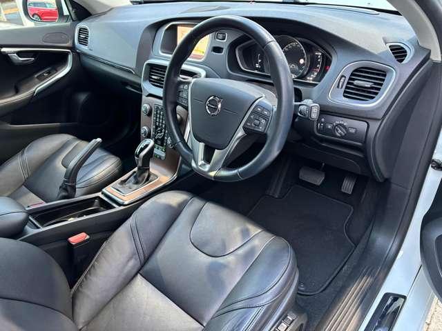 Ｖ４０ Ｔ３　インスクリプション　認定中古車・禁煙車・ブラックレザー・ｈａｒｍａｎ／ｋａｒｄｏｎ・シートヒーター・バックカメラ・純正ＨＤＤナビ・ＴＶ・Ｂｌｕｅｔｏｏｔｈ・パワーシート・シートメモリー（25枚目）