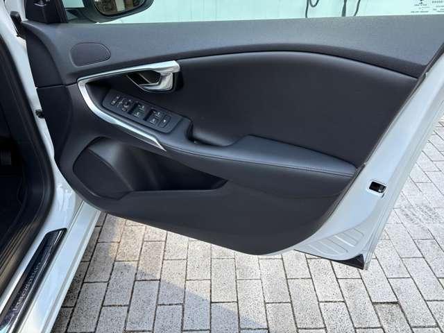 Ｖ４０ Ｔ３　インスクリプション　認定中古車・禁煙車・ブラックレザー・ｈａｒｍａｎ／ｋａｒｄｏｎ・シートヒーター・バックカメラ・純正ＨＤＤナビ・ＴＶ・Ｂｌｕｅｔｏｏｔｈ・パワーシート・シートメモリー（27枚目）