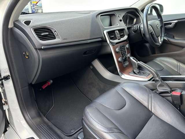 Ｖ４０ Ｔ３　インスクリプション　認定中古車・禁煙車・ブラックレザー・ｈａｒｍａｎ／ｋａｒｄｏｎ・シートヒーター・バックカメラ・純正ＨＤＤナビ・ＴＶ・Ｂｌｕｅｔｏｏｔｈ・パワーシート・シートメモリー（32枚目）