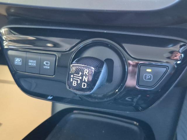 プリウス Ａツーリングセレクション・ブラックエディション　ワンオーナー／純正メモリナビ（Ｂｌｕｅｔｏｏｔｈ／ＵＳＢ）／全方位カメラ／ビルトインＥＴＣ／シートヒーター／パワーシート／コーナーセンサー／トノカバー／ＬＥＤフォグライト／トヨタセーフティセンス（13枚目）