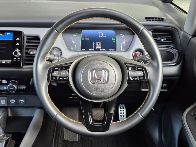 フィット e:HEVRS 当社代車使用/純正メモリナビ(フルセグ/Bluetooth/USB)/バックカメラ/ビルトインETC2.0/コーナーセンサー/パドルシフト/RS専用インテリア/ホンダセンシング(8枚目)