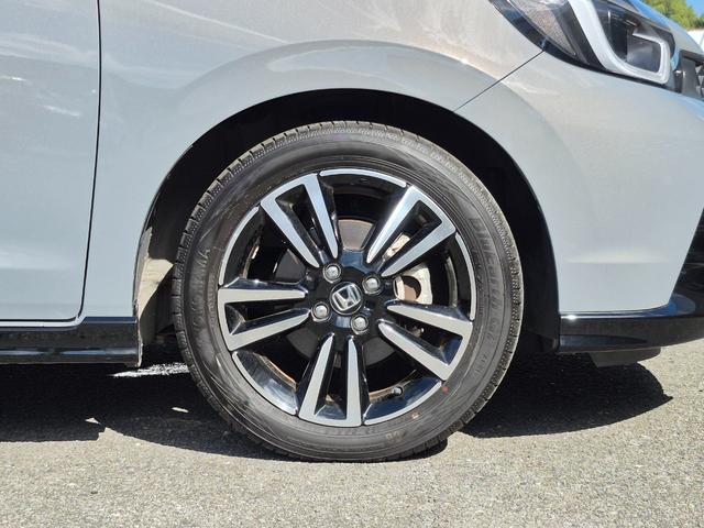 フィット e:HEVRS 当社代車使用/純正メモリナビ(フルセグ/Bluetooth/USB)/バックカメラ/ビルトインETC2.0/コーナーセンサー/パドルシフト/RS専用インテリア/ホンダセンシング(26枚目)