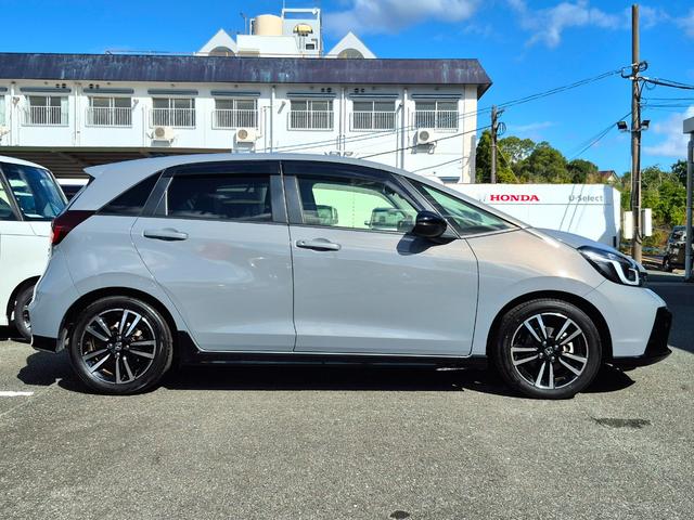 フィット e:HEVRS 当社代車使用/純正メモリナビ(フルセグ/Bluetooth/USB)/バックカメラ/ビルトインETC2.0/コーナーセンサー/パドルシフト/RS専用インテリア/ホンダセンシング(27枚目)