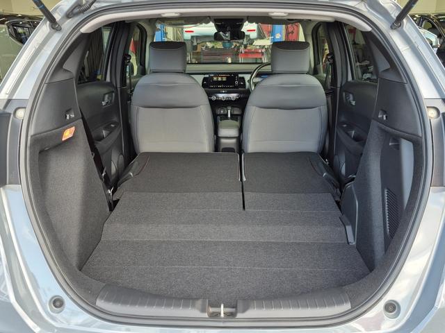 フィット e:HEVRS 当社代車使用/純正メモリナビ(フルセグ/Bluetooth/USB)/バックカメラ/ビルトインETC2.0/コーナーセンサー/パドルシフト/RS専用インテリア/ホンダセンシング(39枚目)