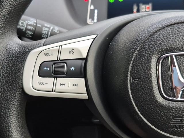 フィット ホーム　当社代車使用／メーカー純正メモリナビ（フルセグ／ＣＤ／ＤＶＤ／Ｂｌｕｅｔｏｏｔｈ／ＵＳＢ）／バックカメラ／ＬＥＤヘッドライト／コーナーセンサー／ブレーキホールド／ホンダセンシング（15枚目）