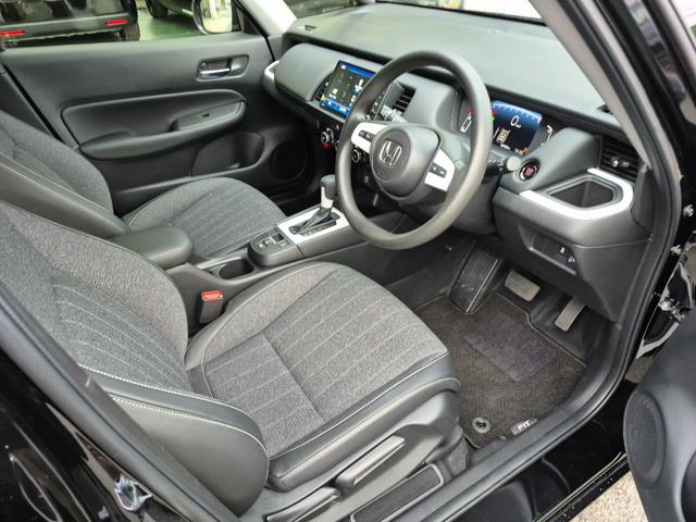 フィット ホーム　当社代車使用／メーカー純正メモリナビ（フルセグ／ＣＤ／ＤＶＤ／Ｂｌｕｅｔｏｏｔｈ／ＵＳＢ）／バックカメラ／ＬＥＤヘッドライト／コーナーセンサー／ブレーキホールド／ホンダセンシング（32枚目）