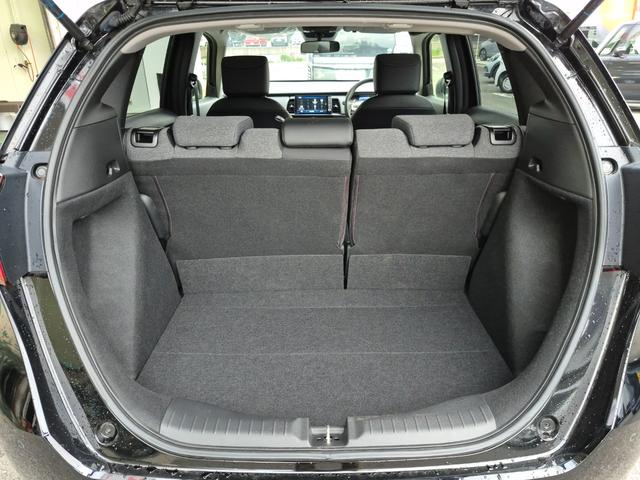 フィット ホーム　当社代車使用／メーカー純正メモリナビ（フルセグ／ＣＤ／ＤＶＤ／Ｂｌｕｅｔｏｏｔｈ／ＵＳＢ）／バックカメラ／ＬＥＤヘッドライト／コーナーセンサー／ブレーキホールド／ホンダセンシング（36枚目）