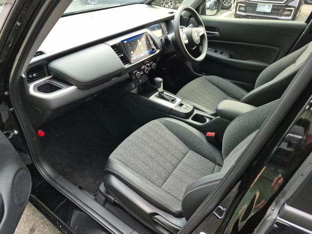 フィット ホーム　当社代車使用／メーカー純正メモリナビ（フルセグ／ＣＤ／ＤＶＤ／Ｂｌｕｅｔｏｏｔｈ／ＵＳＢ）／バックカメラ／ＬＥＤヘッドライト／コーナーセンサー／ブレーキホールド／ホンダセンシング（41枚目）