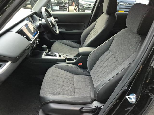 フィット ホーム　当社代車使用／メーカー純正メモリナビ（フルセグ／ＣＤ／ＤＶＤ／Ｂｌｕｅｔｏｏｔｈ／ＵＳＢ）／バックカメラ／ＬＥＤヘッドライト／コーナーセンサー／ブレーキホールド／ホンダセンシング（42枚目）