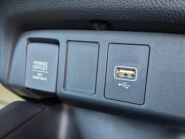 フィット ホーム　当社代車使用／メーカー純正メモリナビ（フルセグ／ＣＤ／ＤＶＤ／Ｂｌｕｅｔｏｏｔｈ／ＵＳＢ）／バックカメラ／ＬＥＤヘッドライト／コーナーセンサー／ブレーキホールド／ホンダセンシング（13枚目）