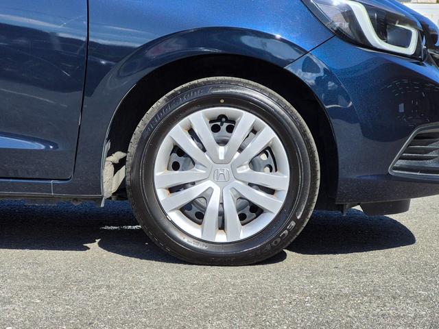 フィット ホーム　当社代車使用／メーカー純正メモリナビ（フルセグ／ＣＤ／ＤＶＤ／Ｂｌｕｅｔｏｏｔｈ／ＵＳＢ）／バックカメラ／ＬＥＤヘッドライト／コーナーセンサー／ブレーキホールド／ホンダセンシング（23枚目）