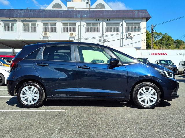 フィット ホーム　当社代車使用／メーカー純正メモリナビ（フルセグ／ＣＤ／ＤＶＤ／Ｂｌｕｅｔｏｏｔｈ／ＵＳＢ）／バックカメラ／ＬＥＤヘッドライト／コーナーセンサー／ブレーキホールド／ホンダセンシング（24枚目）