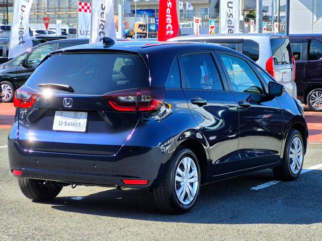 フィット ホーム　当社代車使用／メーカー純正メモリナビ（フルセグ／ＣＤ／ＤＶＤ／Ｂｌｕｅｔｏｏｔｈ／ＵＳＢ）／バックカメラ／ＬＥＤヘッドライト／コーナーセンサー／ブレーキホールド／ホンダセンシング（25枚目）