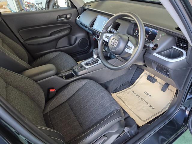 フィット ホーム　当社代車使用／メーカー純正メモリナビ（フルセグ／ＣＤ／ＤＶＤ／Ｂｌｕｅｔｏｏｔｈ／ＵＳＢ）／バックカメラ／ＬＥＤヘッドライト／コーナーセンサー／ブレーキホールド／ホンダセンシング（31枚目）