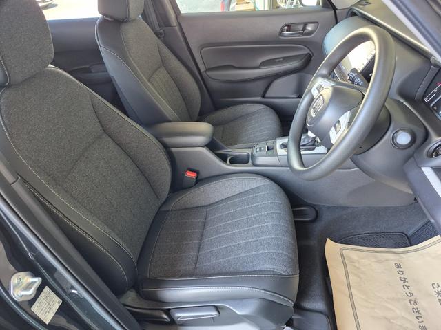 フィット ホーム　当社代車使用／メーカー純正メモリナビ（フルセグ／ＣＤ／ＤＶＤ／Ｂｌｕｅｔｏｏｔｈ／ＵＳＢ）／バックカメラ／ＬＥＤヘッドライト／コーナーセンサー／ブレーキホールド／ホンダセンシング（32枚目）