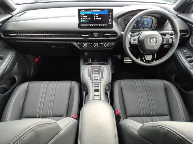 ＺＲ－Ｖ ｅ：ＨＥＶＺ特別仕様車ブラックスタイル　当社デモカー使用／メーカー純正メモリナビ（フルセグ／Ｂｌｕｅｔｏｏｔｈ／ＵＳＢ）／マルチビューカメラ／ＬＥＤヘッドライト／パワーバックドア／コーナーセンサー／ワイヤレスレス電／ビルトインＥＴＣ（2枚目）