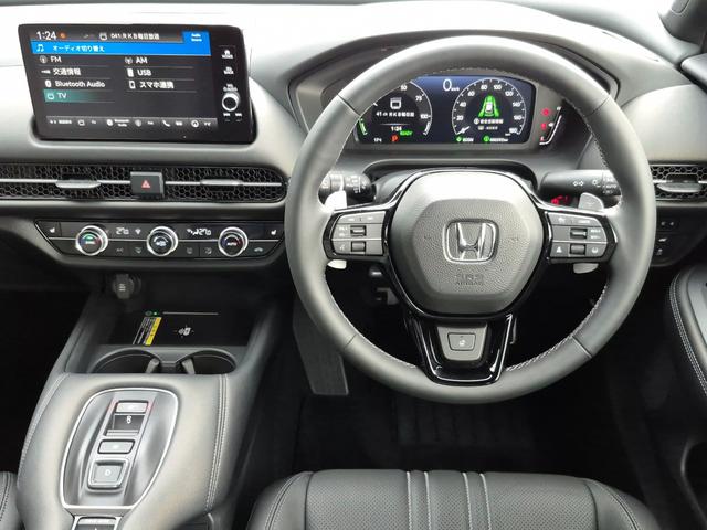 ＺＲ－Ｖ ｅ：ＨＥＶＺ特別仕様車ブラックスタイル　当社デモカー使用／メーカー純正メモリナビ（フルセグ／Ｂｌｕｅｔｏｏｔｈ／ＵＳＢ）／マルチビューカメラ／ＬＥＤヘッドライト／パワーバックドア／コーナーセンサー／ワイヤレスレス電／ビルトインＥＴＣ（3枚目）