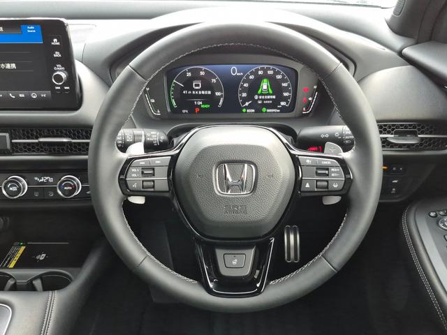ＺＲ－Ｖ ｅ：ＨＥＶＺ特別仕様車ブラックスタイル　当社デモカー使用／メーカー純正メモリナビ（フルセグ／Ｂｌｕｅｔｏｏｔｈ／ＵＳＢ）／マルチビューカメラ／ＬＥＤヘッドライト／パワーバックドア／コーナーセンサー／ワイヤレスレス電／ビルトインＥＴＣ（4枚目）