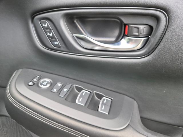 ＺＲ－Ｖ ｅ：ＨＥＶＺ特別仕様車ブラックスタイル　当社デモカー使用／メーカー純正メモリナビ（フルセグ／Ｂｌｕｅｔｏｏｔｈ／ＵＳＢ）／マルチビューカメラ／ＬＥＤヘッドライト／パワーバックドア／コーナーセンサー／ワイヤレスレス電／ビルトインＥＴＣ（30枚目）