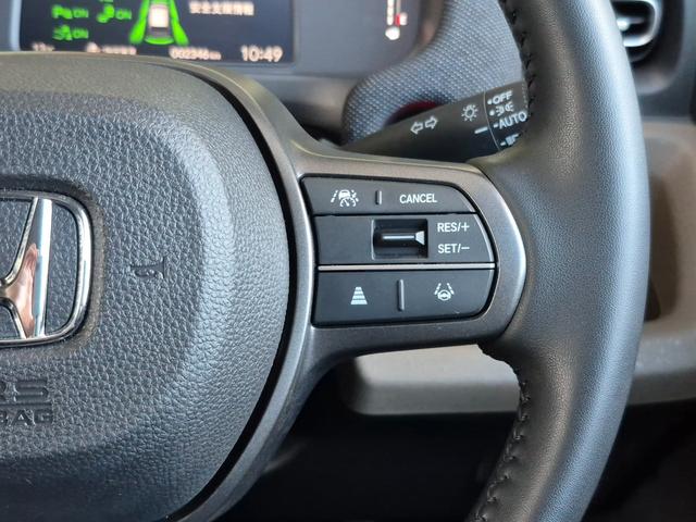 フリード エアーＥＸ　当社代車使用／純正９インチナビ（フルセグ／Ｂｌｕｅｔｏｏｔｈ／ＵＳＢ）／バックカメラ／コーナーセンサー／両側電動スライド／ホンダセンシング／シートヒーター／オートライト（13枚目）