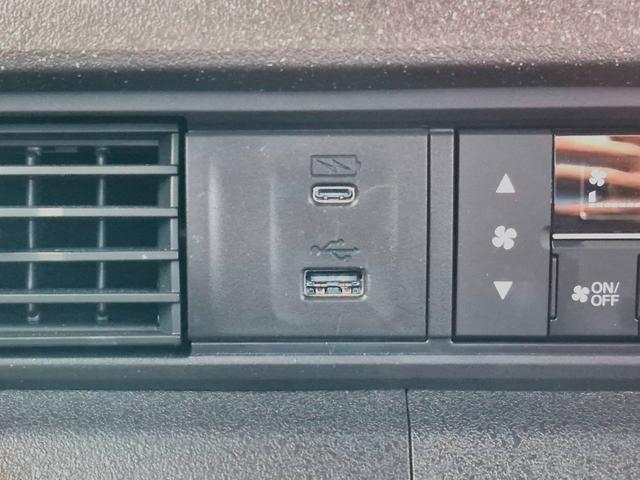 Ｎ－ＢＯＸカスタム ターボ　当社代車使用／純正メモリナビ（フルセグ／Ｂｌｕｅｔｏｏｔｈ／ＵＳＢ）／バックカメラ／コーナーセンサー／電動スライド／ＬＥＤライト／シートヒーター／レベライザー／ホンダセンシング（9枚目）