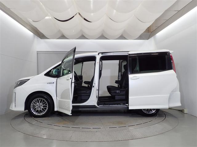 ノア ハイブリッドSi ABS 横滑り防止機能 ダブルエアコン エアバッグ バックモニター オートクルーズコントロール 盗難防止システム 記録簿有 ナビTV LEDライト 1オーナー 3列シート メモリーナビ ETC AW(2枚目)