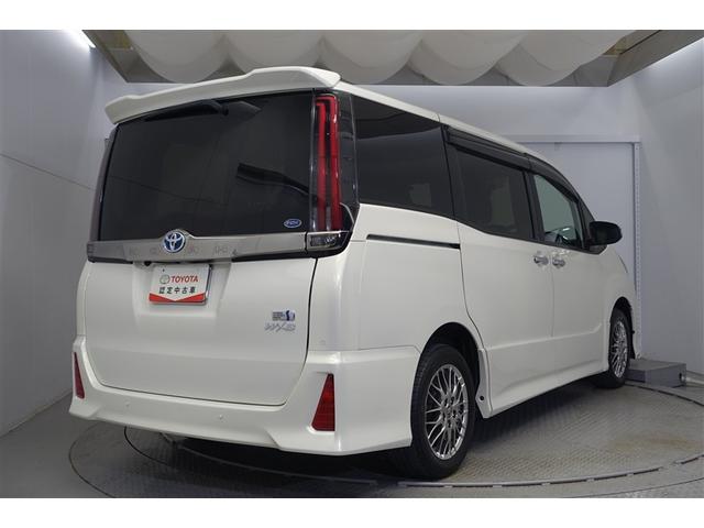 ノア ハイブリッドＳｉ　ダブルバイビーＩＩＩ　地デジ　バックモニター　両側ＰＳＤ　ＬＥＤ　ナビ＆ＴＶ　ＤＶＤ　横滑り防止装置　アルミホイール　スマキー　エアバッグ　クルコン　ＡＣ　３列シート　キーフリー　ＥＴＣ　メモリーナビ　イモビライザー（3枚目）