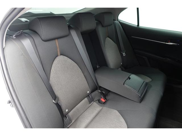 �Z�J���h�V�[�g�̃Z���^�[�ɂ̓A�[�����X�g��������܂��B�K�v�Ȃ����͒��ˏグ�ĉ��K�ȋ�Ԃ��I�@�������h���C�u���ꂽ�����͕I���|���Ȃ���̂�т�h���C�u�o���܂���