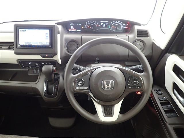 �X�^�C���b�V���ȃC���p�l����ł��I�^�]�̍ہA��ɖڂɂ��镔���́A�V�b�N�ɂ܂Ƃ߂��O���̗��Ȃ��f�U�C�����l�C�ł��I