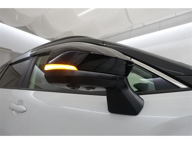 �T�C�h�^�[�������v�t���h�A�~���[�͉E���܎��ɂ܂��̃N���}����s�҂��王�F�����m�ۂ��܂��B