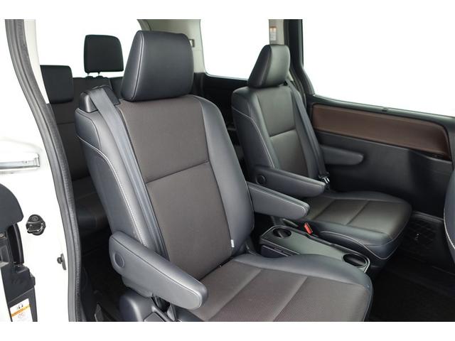 �Z�J���h�V�[�g�͂����̒ʂ�̍L�X��Ԃł���@�t�����g�V�[�g�ɕG���Ԃ��鎖���Ȃ��������������ƍ���܂��I�@���^�Ԃɂ͂Ȃ��������Ƃ����X�y�[�X�͂Ƃ��Ă����͂ł����