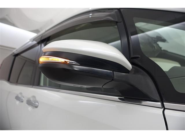 �T�C�h�^�[�������v�t���h�A�~���[�͉E���܎��ɂ܂��̃N���}����s�҂��王�F�����m�ۂ��܂��B