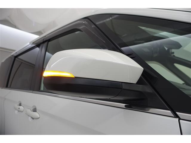 �T�C�h�^�[�������v�t���h�A�~���[�͉E���܎��ɂ܂��̃N���}����s�҂��王�F�����m�ۂ��܂��B