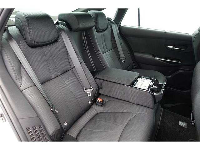 �Z�J���h�V�[�g�̃Z���^�[�ɂ̓A�[�����X�g��������܂��B�K�v�Ȃ����͒��ˏグ�ĉ��K�ȋ�Ԃ��I�@�������h���C�u���ꂽ�����͕I���|���Ȃ���̂�т�h���C�u�o���܂���