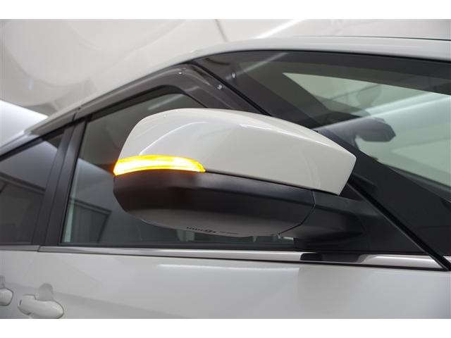 �T�C�h�^�[�������v�t���h�A�~���[�͉E���܎��ɂ܂��̃N���}����s�҂��王�F�����m�ۂ��܂��B