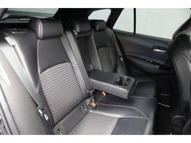 �Z�J���h�V�[�g�̃Z���^�[�ɂ̓A�[�����X�g��������܂��B�K�v�Ȃ����͒��ˏグ�ĉ��K�ȋ�Ԃ��I�@�������h���C�u���ꂽ�����͕I���|���Ȃ���̂�т�h���C�u�o���܂���