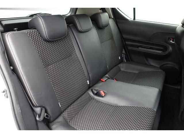 アクア Ｘ－アーバン　キーフリーシステム　横滑り防止システム　Ａストップ　衝突軽減ブレーキ　ＤＶＤ再生可　パワステ　フルセグＴＶ　スマートキ－　デュアルエアバック　運転席エアバッグ　ナビＴＶ　ＥＴＣ車載器　ドラレコ　ＡＢＳ（6枚目）