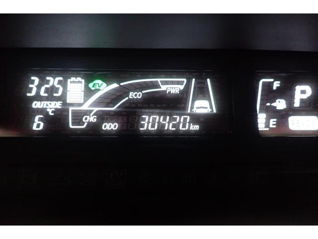 アクア Ｘ－アーバン　キーフリーシステム　横滑り防止システム　Ａストップ　衝突軽減ブレーキ　ＤＶＤ再生可　パワステ　フルセグＴＶ　スマートキ－　デュアルエアバック　運転席エアバッグ　ナビＴＶ　ＥＴＣ車載器　ドラレコ　ＡＢＳ（17枚目）