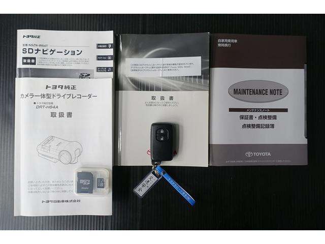 アクア Ｘ－アーバン　キーフリーシステム　横滑り防止システム　Ａストップ　衝突軽減ブレーキ　ＤＶＤ再生可　パワステ　フルセグＴＶ　スマートキ－　デュアルエアバック　運転席エアバッグ　ナビＴＶ　ＥＴＣ車載器　ドラレコ　ＡＢＳ（20枚目）