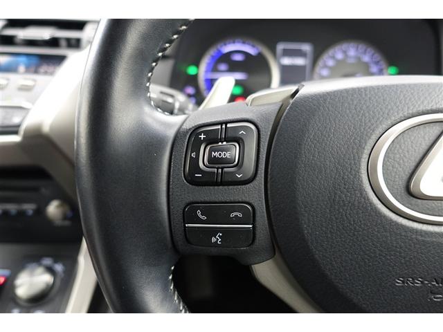 �X�e�A�����O�X�C�b�`���ځI�n���h�������𗣂��Ȃ��Ă��A�茳�̃X�C�b�`�ŉ��ʒ��߂Ȃǂ��o���܂��B�^�]�ȂɎ��������炳�Ȃ��Ă����삪�o���Ĉ��S�ł��I